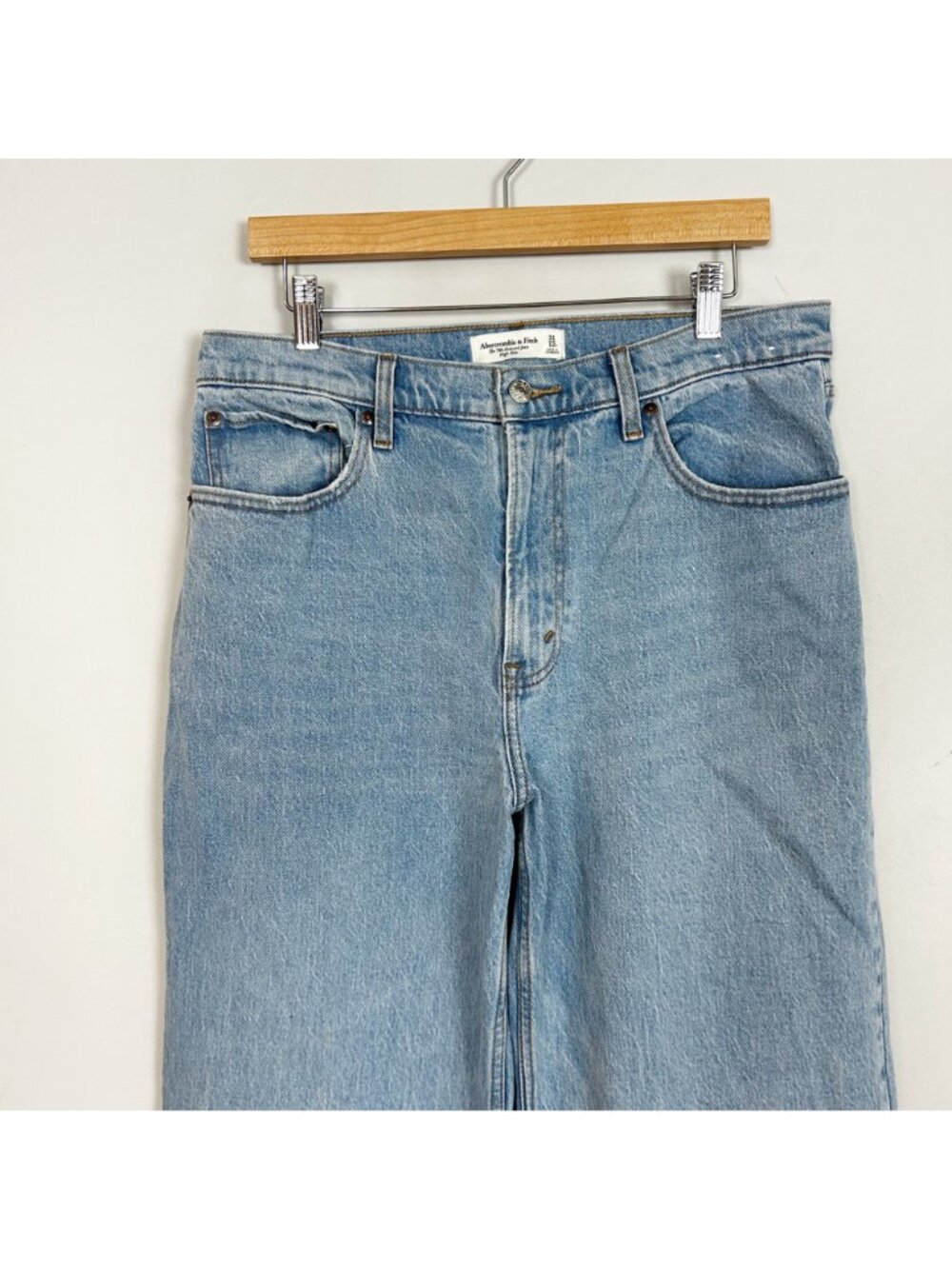 Abercrombie & Fitch The 90s Relaxed Jeans High Rise Size 31/12R Women's - Picture 2 of 4